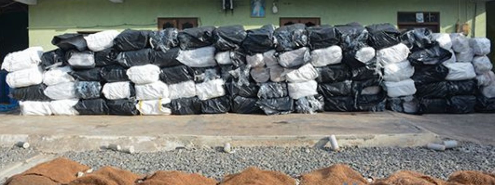 Navy seizes smuggled Tendu leaves in Negombo